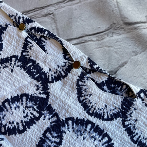 JM Collection XS Blouse Top Blue & White Sleeve Cut Outs NEW
New without tags - Picture 6 of 11